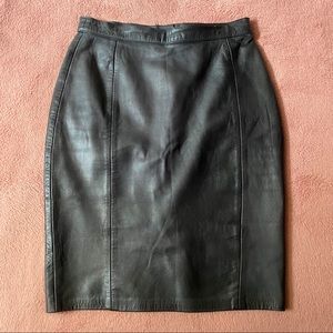VINTAGE 🖤 Black Leather Pencil Skirt Size 9-10
